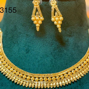 Ensemble de collier et de boucles d'oreilles en or 24 carats élégant Design complexe en forme de poire vintage pour mariage et fête Bijoux en cuivre - Product Image 1