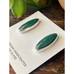 Pendientes Colgantes Hechos a Mano en Plata de Ley y Malaquita con Diseño de Gota de Agua Estilo Navajo - Product Image 4