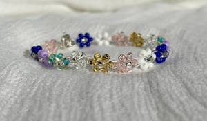 Bracelet extensible de marguerite de fleur perlée mignon cadeau de bijoux faits à la main pour son accessoire perlé réglable pour les femmes - Product Image 4