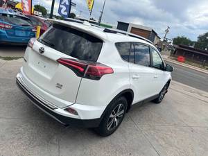 Toyota RAV4 XLE d'occasion 2017 à bas prix à vendre - Product Image 5