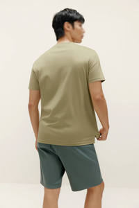 T-shirt Athlétique à Col Rond Olive pour Hommes, Ourlet à Fente Latérale, Tissu Extensible, Vêtements de Sport, Vente en Gros, Fabrication OEM, Marque Privée - Product Image 2