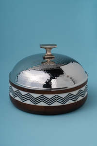 Nuevo Plato Calentador Árabe de Metal en Dorado y Negro, Plato Calentador de Alta Calidad Premium, Elegante para Hoteles, Fiestas y Bodas - Product Image 6