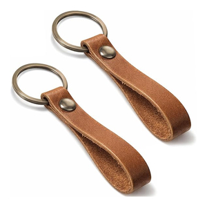 Accesorio de llavero de cuero de primera calidad diseñado para organizar las llaves del hogar, la oficina y del vehículo con un estilo y durabilidad atemporales. - Product Image 1
