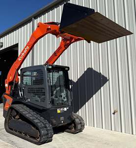 Chargeuse compacte sur chenilles Kubota SVL65-2 d'occasion pour travaux agricoles et de construction - Product Image 4