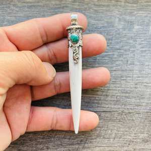 Venta al por mayor de forma fría, collar con colgante de hueso epoxi, joyería de madera de resina, colgante de madera y hueso - Product Image 2