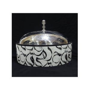 Plat de service en bois au design attrayant, noir et blanc, avec couvercle martelé en acier inoxydable, plat à gratin - Product Image 4