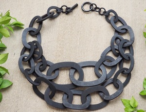 Collar de Lujo Hecho a Mano con Cuerno de Búfalo, Joyería Natural y Sostenible para Mujer, Alta Calidad - Product Image 4