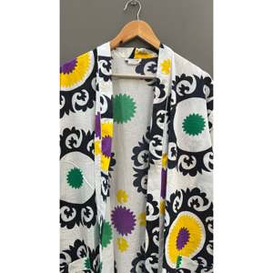 Robe kimono en coton faite à la main, imprimé Suzani, peignoir doux tissé, vêtement de nuit – Taille unique pour les familles et les demoiselles d'honneur - Product Image 4
