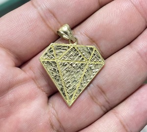 Colgante de Oro de 10k con Forma de Superman, Oro Real de 10k Sólido, 4.2 Gramos en Total - Product Image 2