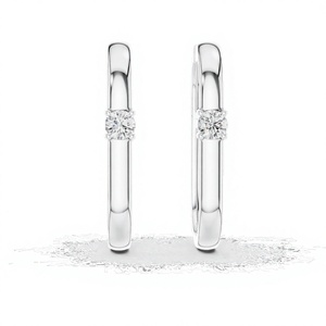ต่างหูทรงวงรีประดับโมอิสซาไนต์ทรงกลม เงินแท้ 925 - Product Image 1