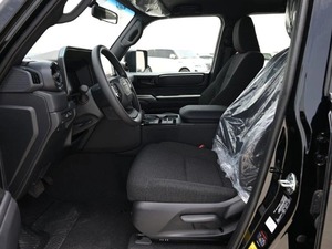 Nuevo SUV Negro LC Serie 250 2.8d AT 204 4WD con Volante a la Izquierda/Derecha, Asientos de Cuero y Techo Panorámico - Product Image 4