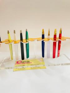 Meilleures ventes : Support de présentation en acrylique pour 8 pinces à épiler, support de rangement durable et de haute qualité pour pinces à épiler avec logo personnalisé - Product Image 4