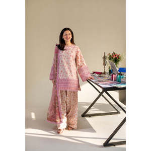 Ensemble de costume 3 pièces d'été pour femme SOBIA NAZIR : chemise respirante en tissu lawn imprimé numériquement et brodé, dupatta en soie, pantalon imprimé - BIC-056 - Product Image 5