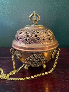 Brûleur d'encens décoratif en métal plaqué or de qualité supérieure Design élégant Diffuseur de luxe d'inspiration arabe écologique fait à la main - Product Image 6