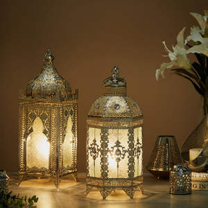 Lanterne porte-bougie marocaine classique en métal nickelé argenté, magnifiquement artisanale, avec verre floral, pour la décoration intérieure et les mariages 2026 - Product Image 4