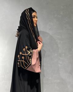 Abaya en soie noire faite à la main avec une belle broderie blanche, tenue de fête musulmane traditionnelle pour adultes - Product Image 3