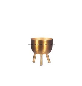 Maceta moderna de metal estilo granja con un elegante acabado negro con recubrimiento en polvo para arreglos de plantas de interior y exterior - Product Image 1