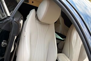 Mercedes-Benz E450 Coupé 2020 d'occasion en excellent état, V6 turbocompressé, vert émeraude sur beige - Product Image 5