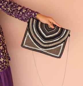 Elegante bolso de mano bohemio hecho a mano con borlas de cuentas de conchas y bordado perfecto para bodas, fiestas y eventos especiales - Product Image 2