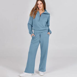 Ensemble décontracté deux pièces pour femme : survêtement bleu poudré à col montant et fermeture éclair, pull épais et pantalon de survêtement large assorti - Product Image 1