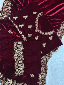 Colección de Saris de Terciopelo de Invierno con Bordado para Mujeres Indias y Pakistaníes - Product Image 6