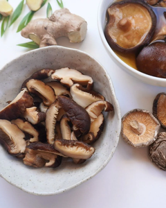 CHAMPIGNONS SHIITAKE SÉCHÉS EN GROS PRIX COMPÉTITIF - Product Image 1