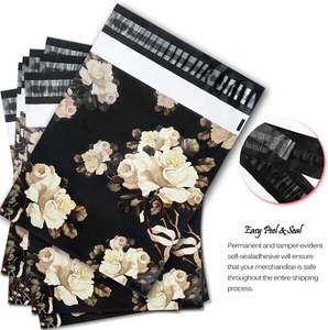 Paquete de 100 Bolsas de Poliéster para Envíos, 25x33cm, Autoadhesivas, Impermeables, Duraderas, 2.3 Mil, Negras con Rosa Blanca, Biodegradables - Product Image 2