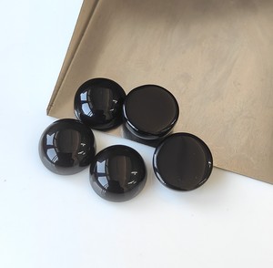 พลอยโมราสีดำธรรมชาติทรงหลังเบี้ยทรงกลมขนาด6มม. สีดำแบบหลวม - Product Image 3