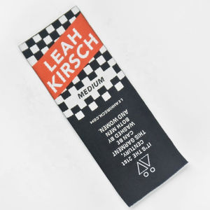 Étiquettes tissées de vêtements personnalisées Étiquettes volantes en satin du fabricant Logo de marque de vêtement en polyester gaufré Coton imprimé - Product Image 3