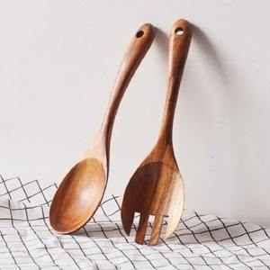 Ensemble de 2 cuillères de service en bois fabriquées à la main en bois naturel, parfaites pour la cuisine et les repas modernes - Product Image 2