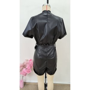 Combinaison élégante pour femme Jane's, à manches courtes, en similicuir, avec col enroulé, taille cintrée et short au-dessus du genou - Product Image 6