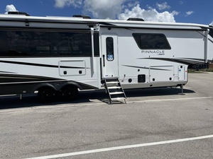 Se vende Jayco Pinnacle 3-2-R-L-T-S usado del 2026 - Product Image 2