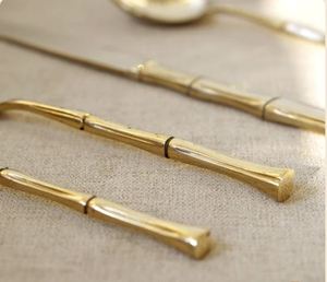 Juego de cena grabado en latón con cubiertos Apple Khomcha incluidos para pequeños aperitivos o comidas saludables - Product Image 4