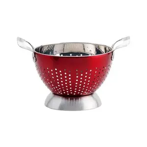 Ensemble de 2 passoires rouges en acier inoxydable avec poignées et trous d'égouttage pour laver les légumes, les pâtes et les fruits | Vente en gros - Product Image 2