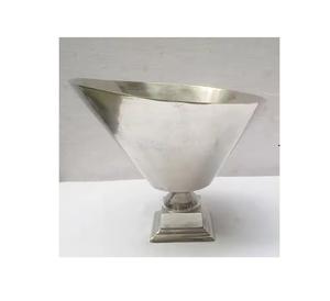 Top qualité métal fleur Vase Design attrayant à la main Pot de fleur événement décoratif abordable meilleur métal argent porte-fleur - Product Image 5