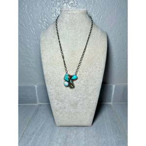 Ella Peters # Collier turquoise 8 pièces géométrique en or blanc plaqué rhodium avec pendentif en argent sterling serti clos et taillé princesse - Product Image 4