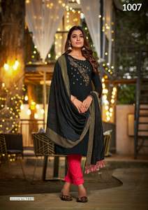 Kurti Maslin de Primera Calidad para Bodas y Fiestas con Interior y Trabajo Pesado de Khatli, con Dupatta con Trabajo de Tejido, en Venta a Precio Económico - Product Image 2