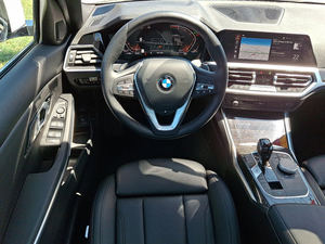 2022 3 S-e-r-i-e-s 330i x-Drive AWD con bajo kilometraje y precio asequible en stock listo para su envío - Product Image 5