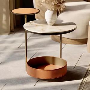 Table d'appoint moderne en verre de forme carrée avec base en métal, parfaite pour le salon, le café, le bureau et les espaces élégants de l'Inde - Product Image 3