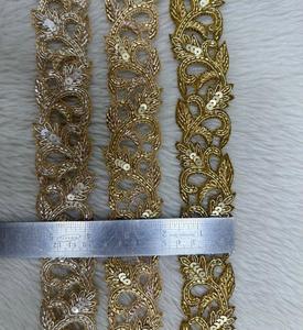 Encajes bordados a mano hechos a medida con patrones intrincados, ideales para saris, vestidos, trajes y trabajos creativos. - Product Image 4