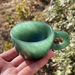 Gobelet en résine de luxe Finition brillante et construction solide Tasse à jus en résine transparente Design élégant et moderne - Product Image 4