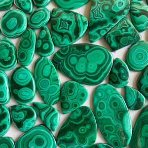 Lot de cabochon de malachite lisse polie à la main en gros Pierre précieuse en vrac semi-précieuse verte naturelle Acheter maintenant! - Product Image 1