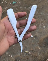 Rasoir droit professionnel Saaqaans Enterprises en acier inoxydable avec manche en plastique, lame unique de sécurité, noir et doré, haute qualité