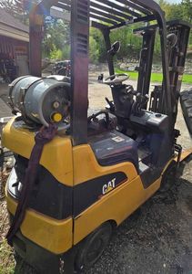 ELEVADOR HORQUILLA NEUMÁTICO CAT IC GP15N USADO - Product Image 3