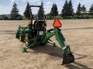 รถแทรกเตอร์ขนาดเล็ก John Deere รุ่น 3038E กำลัง 70 แรงม้า ขับเคลื่อน 4 ล้อ ระบบเกียร์ พร้อมการรับประกันเครื่องยนต์ 5 ปี สำหรับงานเกษตรอเนกประสงค์ - Product Image 3