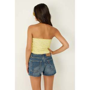 Top Corto Informal sin Tirantes de Malla con Logotipo Frontal - Product Image 4