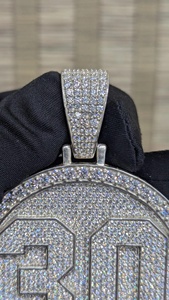 Pendentif Croix Personnalisé en Argent 925 Style Hip Hop, Design Tendance Streetwear Sertie de Diamants Moissanite, Breloques Personnalisées - Product Image 3