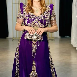 ใหม่-การเย็บปักถักร้อยพราวด้วยหินประดับทันสมัย dabka ไข่มุกทำงานบน caftan สีน้ำเงินเข้มที่สวยงามและผ้าคลุมหน้าสำหรับงานแต่งงาน = 2025 - Product Image 1