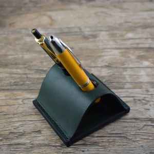 Portaplumas redondo de cuero genuino para ejecutivos, estuche para pluma estilográfica, soporte para lápices, regalos personalizados de Anwar Enterprises - Product Image 4