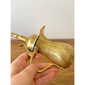 Vintage laiton Dallah cafetière, 7.5 "H, gravé à la main arabe cafetière, laiton à collectionner, Style arabe belle Dallah - Product Image 6